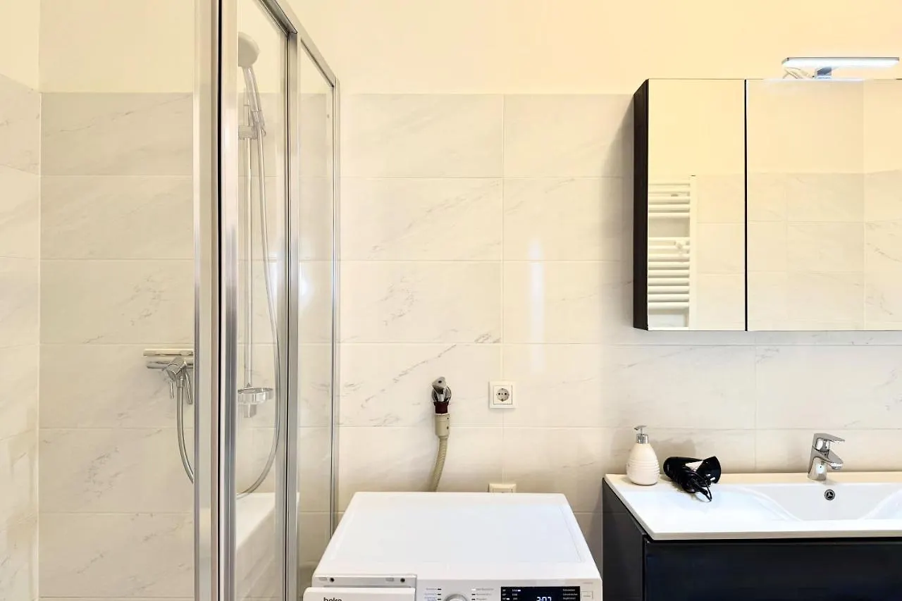 Spacious Penthouse In Favoriten Viena 0*,