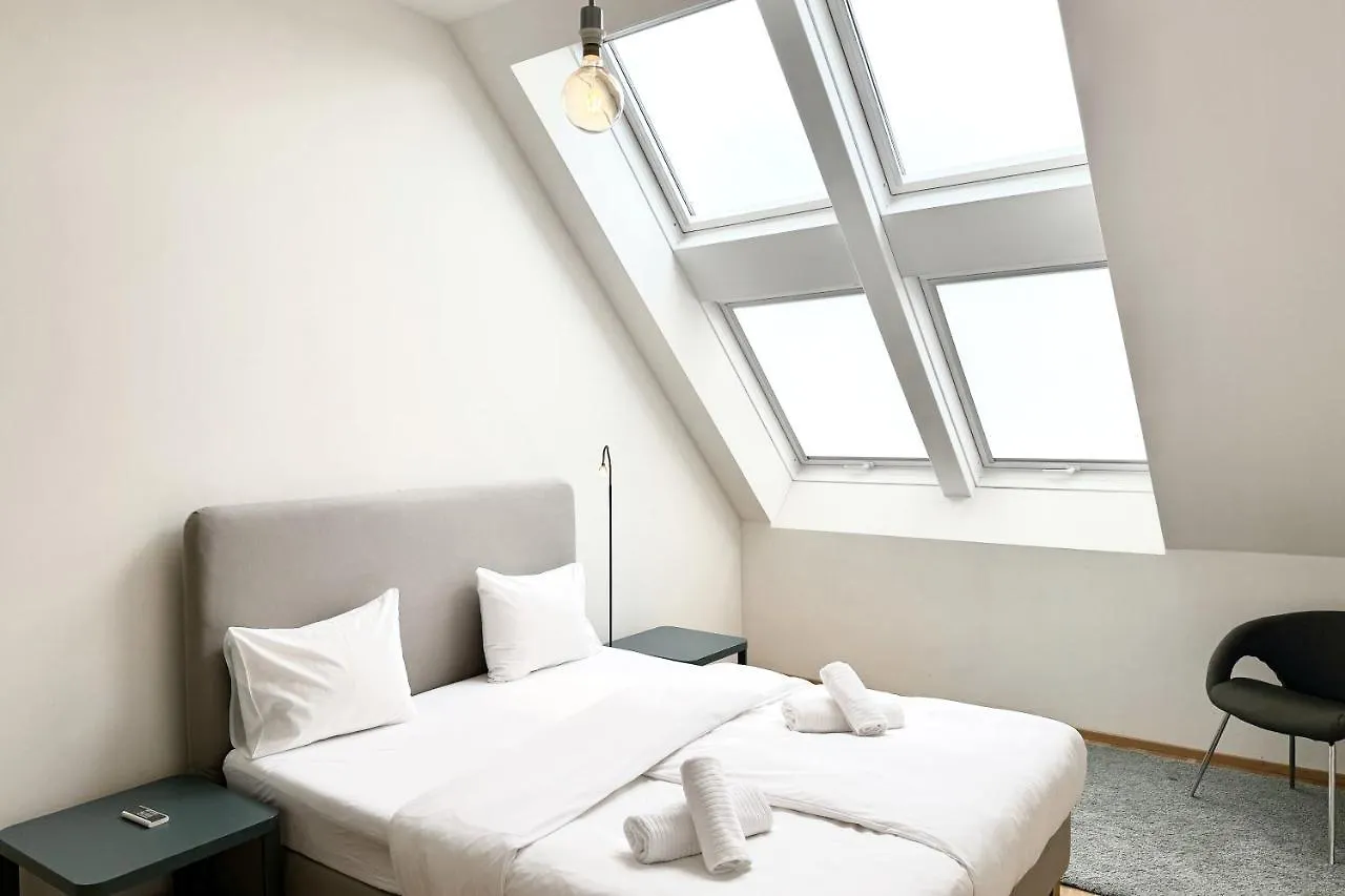 Spacious Penthouse In Favoriten Viena Austria