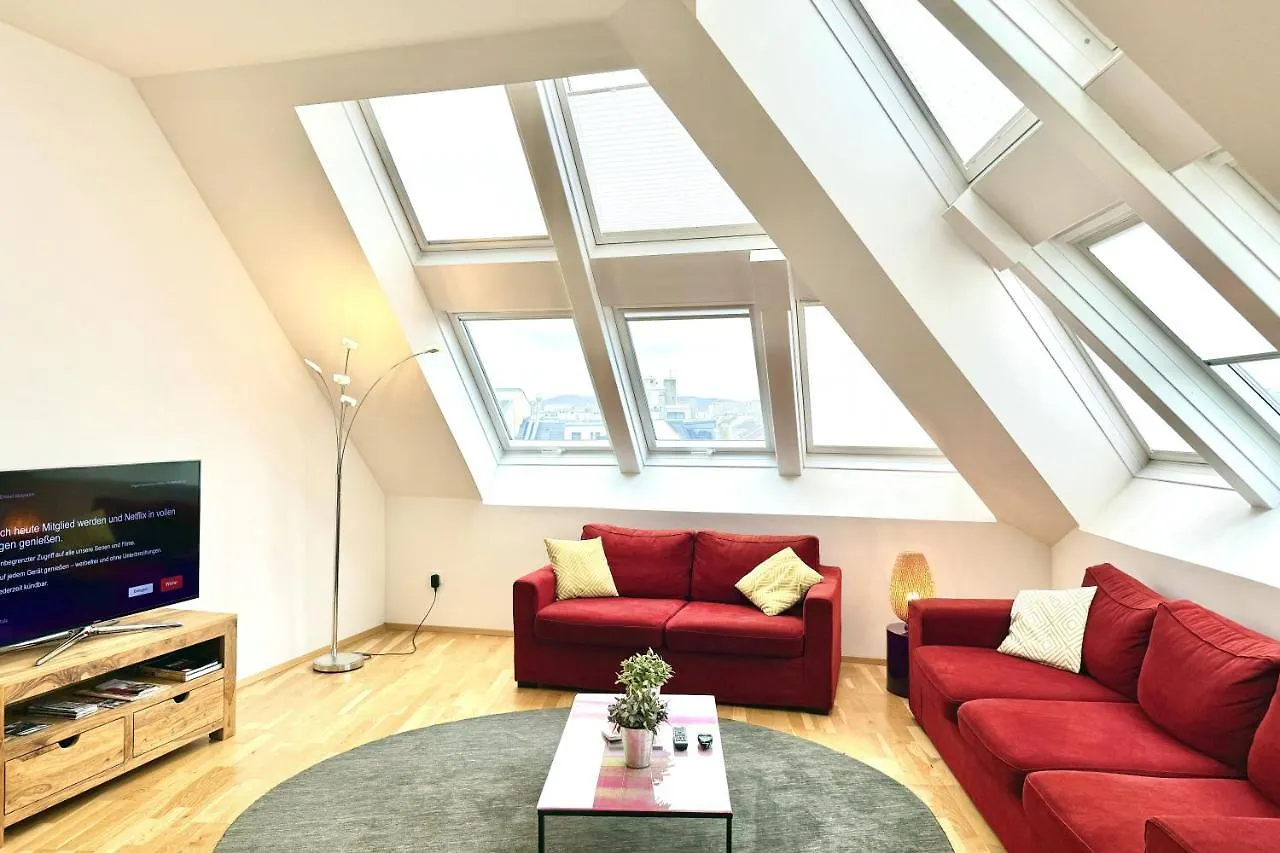 Spacious Penthouse In Favoriten Viena Apartamento