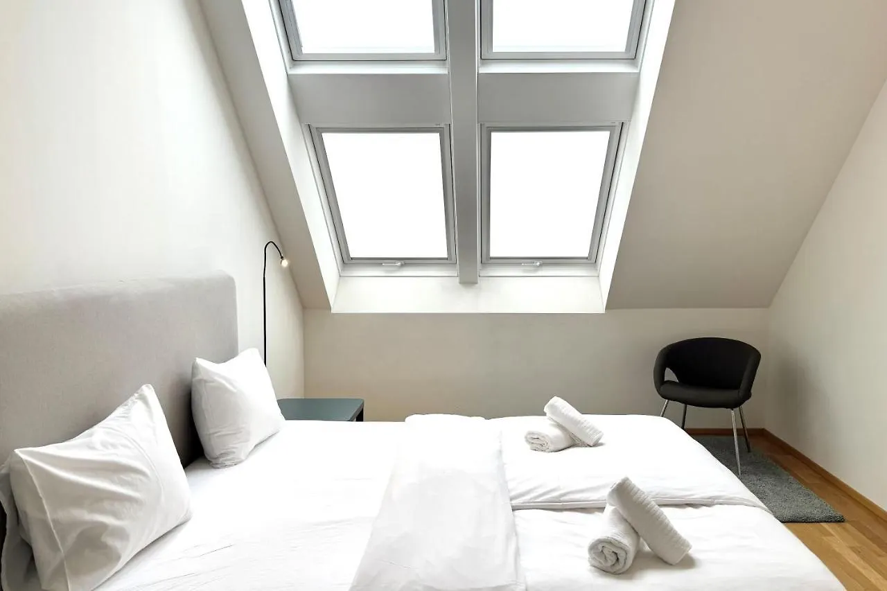 Spacious Penthouse In Favoriten Viena