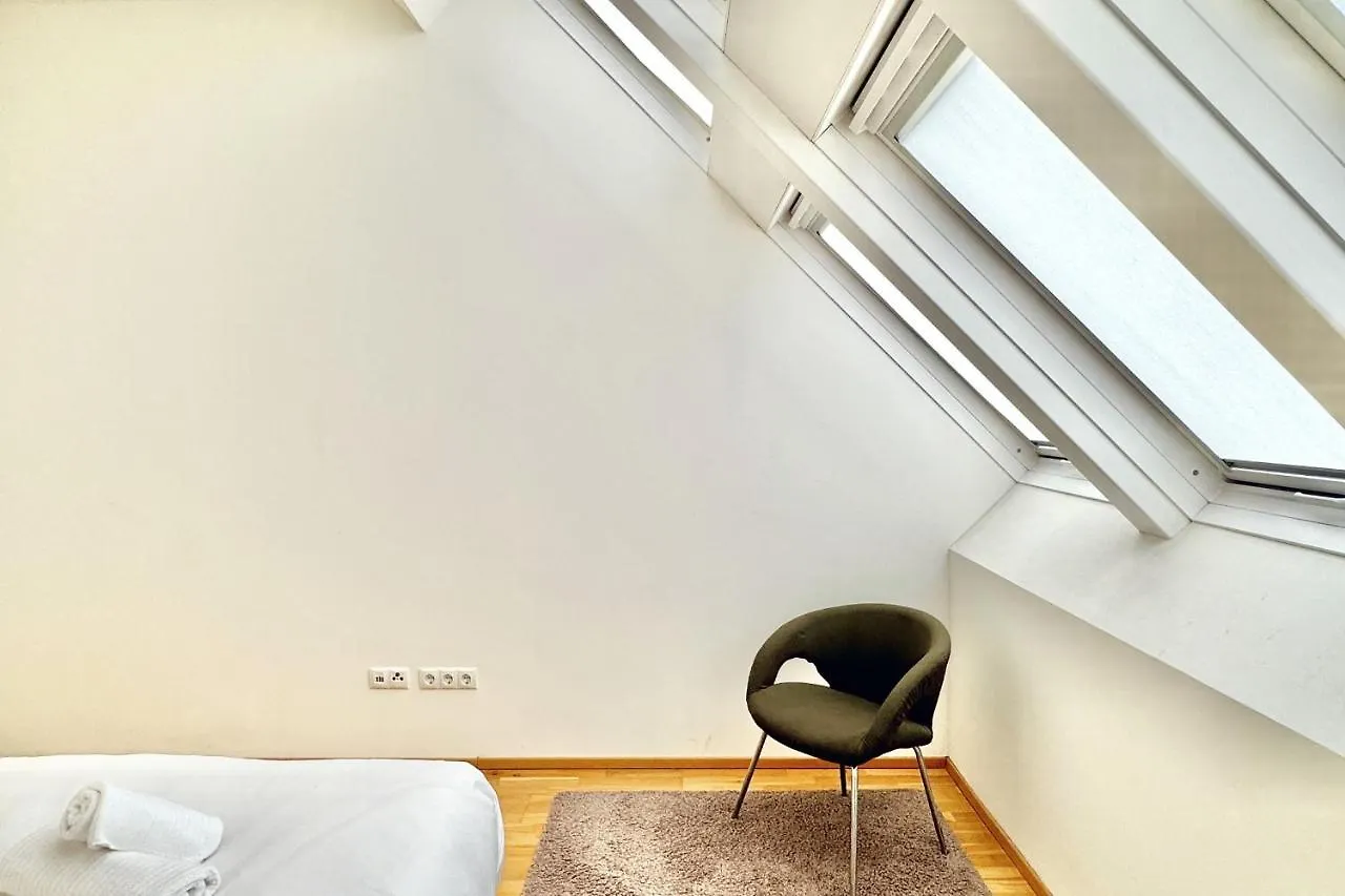 Spacious Penthouse In Favoriten Viena Austria