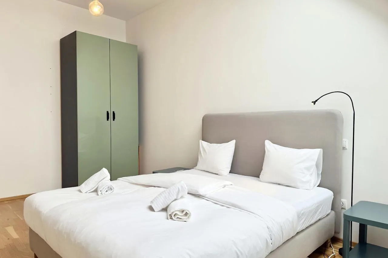 Spacious Penthouse In Favoriten Viena