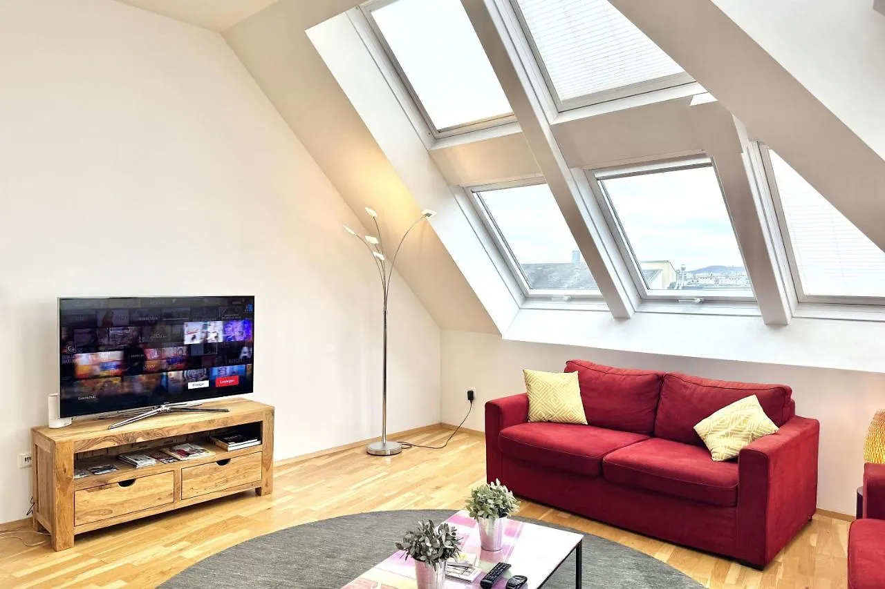 Spacious Penthouse In Favoriten Viena Apartamento