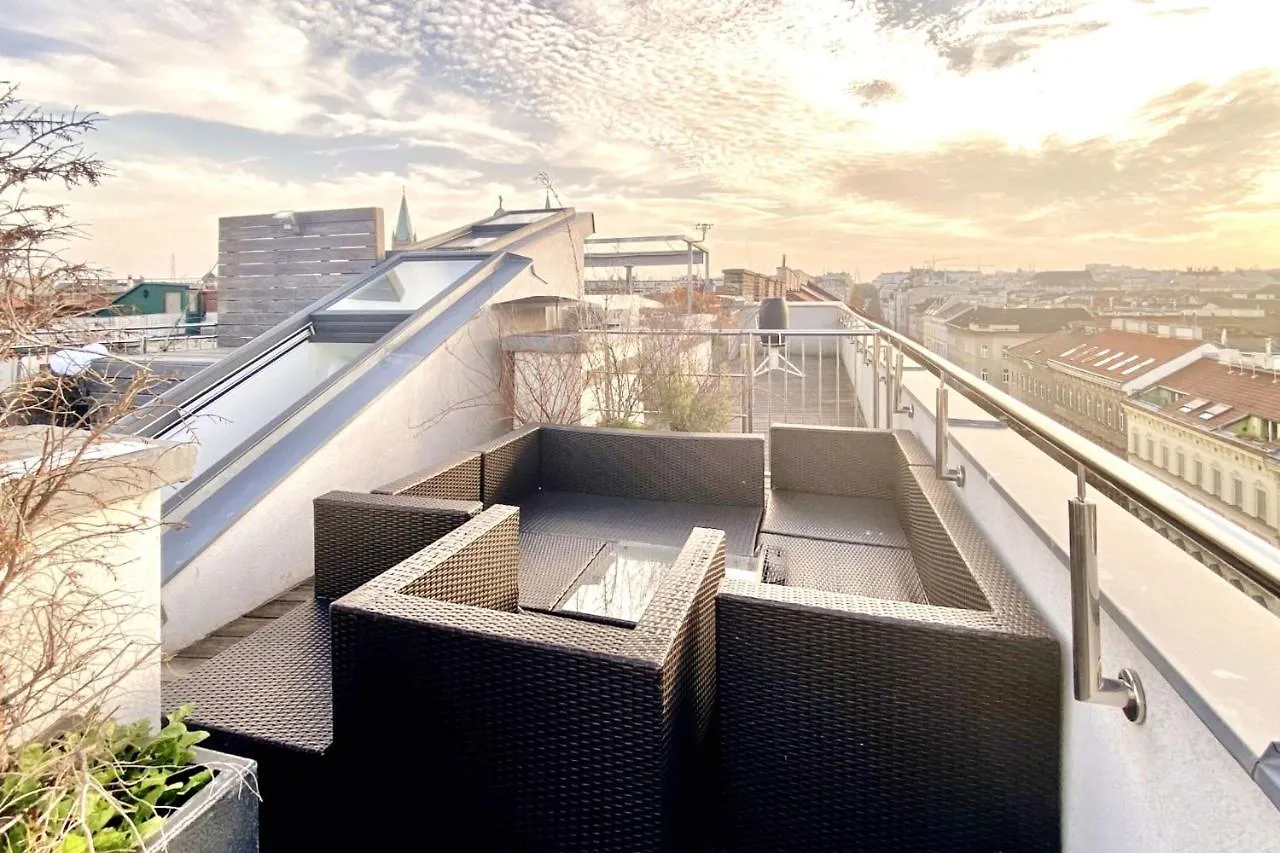 Spacious Penthouse In Favoriten Viena Apartamento
