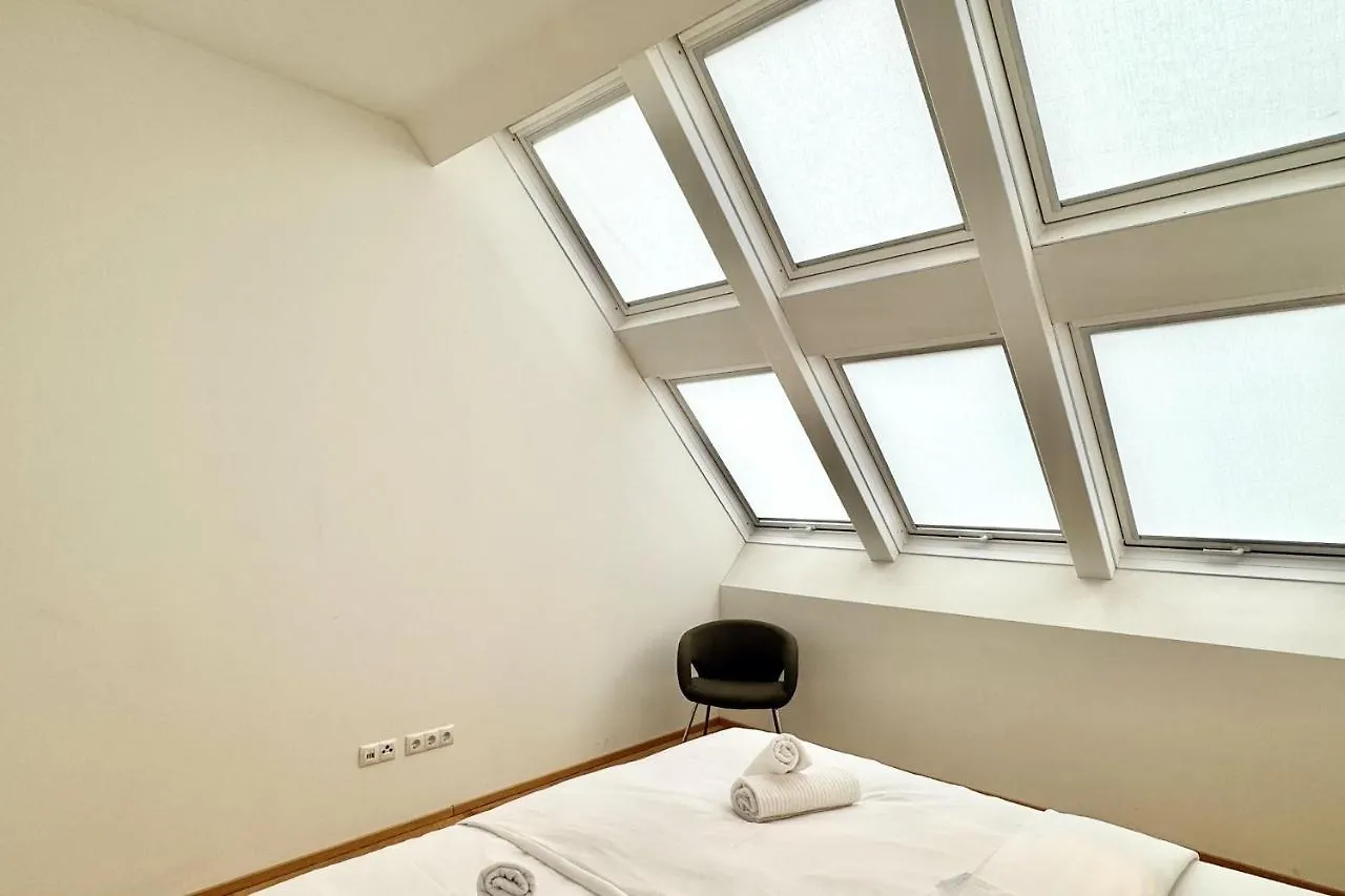 Spacious Penthouse In Favoriten Viena Apartamento